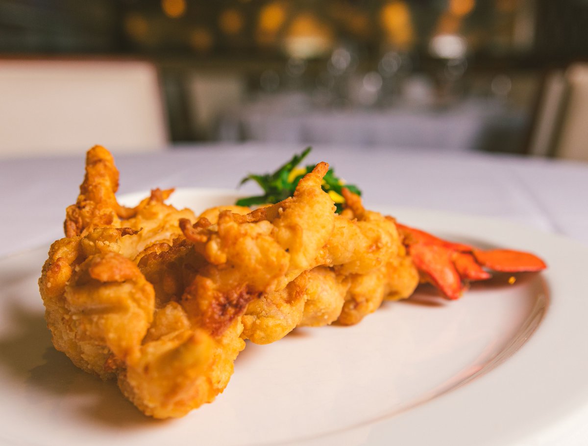 LobsterBarMiami's tweet photo. Wow your Valentine this year with Bubbles &amp; Caviar and our 3-Course Lobster Dinner 💕 Book your reservation today through your @opentable app or call us 305-377-2675 | Menu Available Feb. 13,14, and 15 | 📸 : @alchemy_agency https://t.co/46yOrsgSzC