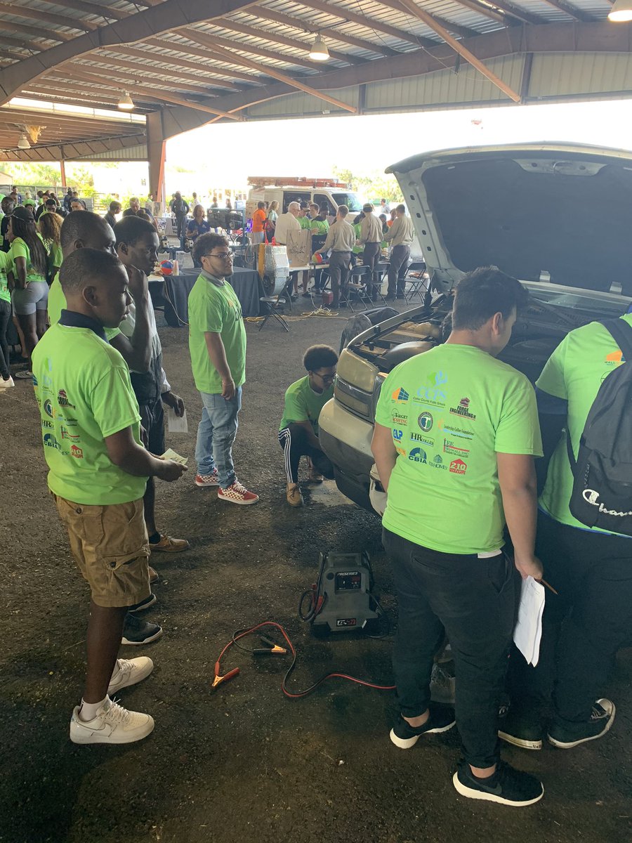 iTech_Auto's tweet image. Great turnout for the Build My Future event at the Collier fairgrounds this morning... @iTECH_College @iTech_Auto #ccps