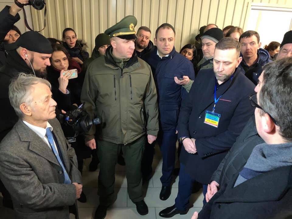 Зустріч народних депутатів з співробітниками Адміністрація Прикордонної Служби, Національна поліція України та Державна фіскальна служба України на КПВВ «Каланчак». Обговорюємо питання, які виникають у наших громадян під час перетину адміністративної межі з АР Крим.
