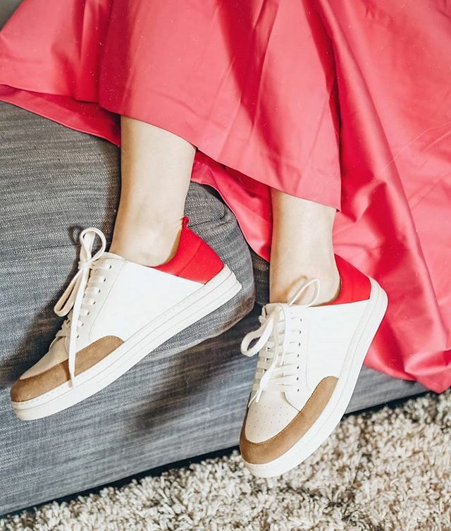 Been living in these trainers from @boden_clothing (#gifted)! ✨
.
Not so much the skirt though because the weather is crazy at the moment! Rain, sun then hailstones, then sun again... And soooo windy! How are you all surviving storm Ciara? (is it sti… ift.tt/2UHib1u