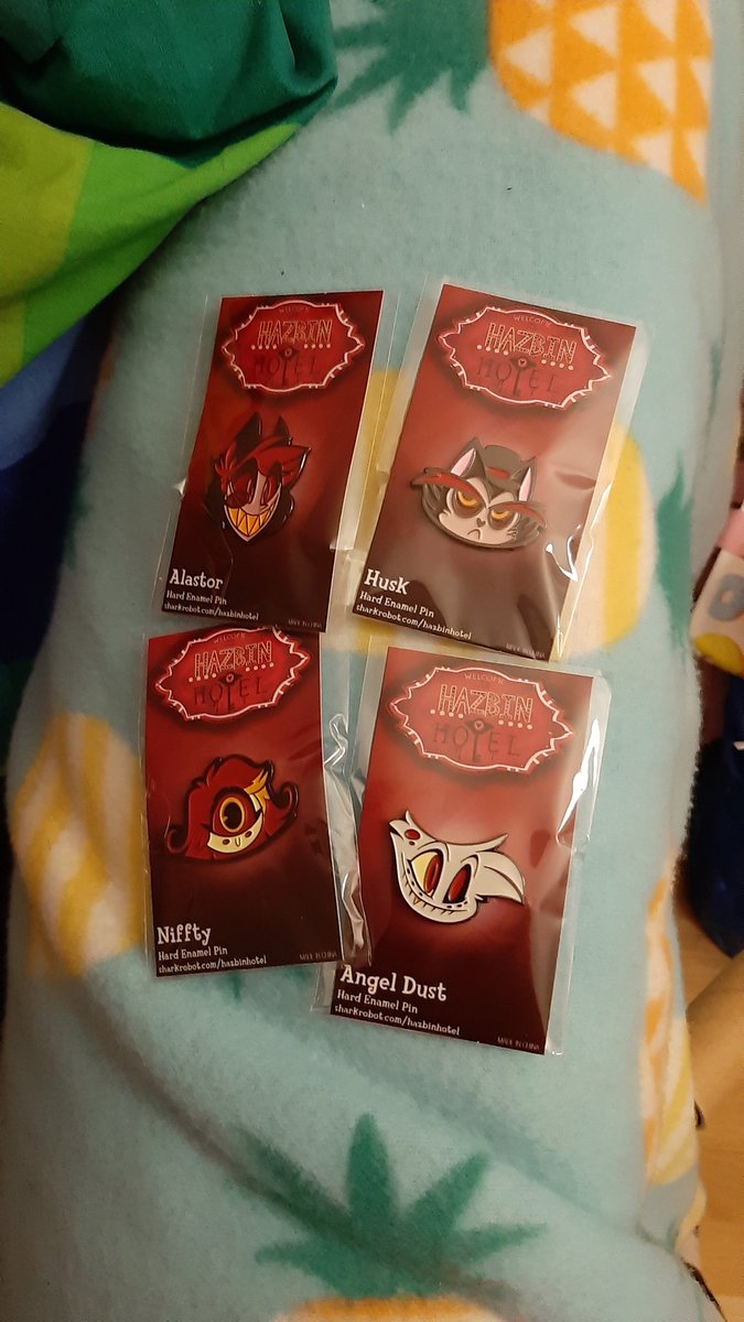 ArtnSasu's tweet image. Got my  Hazbin Hotel things from @SharkRobotStore and I love them so much, also bought things again from there for my friend and I for almost 160 usd but so worth it for support👌💖

#Hazbin_Hotel #sharkrobotstore #hazbinhotelmerch #hazbinhotelpins #hazbinhotelshirt #vivziepop