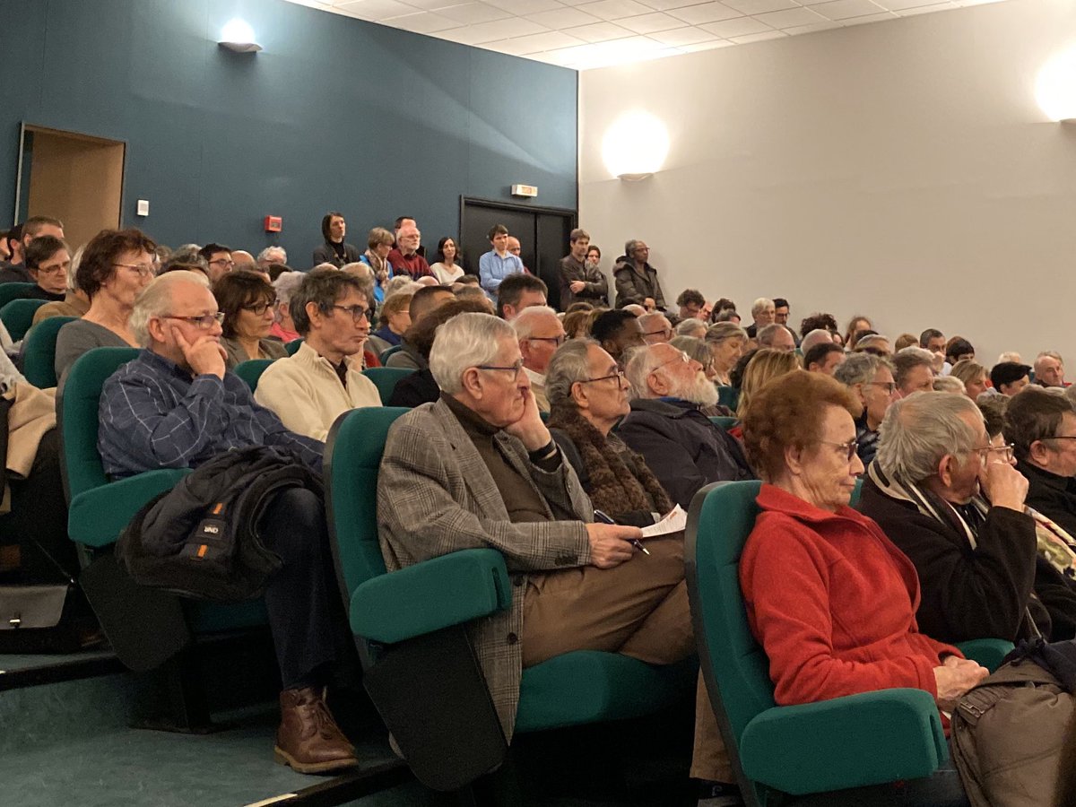 Très nombreux à assister ce soir à la conférence - débat avec <a href="/jospiegel1/">jo spiegel</a> , président de <a href="/placepublique_/">Place publique 🟡</a> autour de la question démocratique. 

« Il n’y a pas de transition écologique sans transition démocratique »