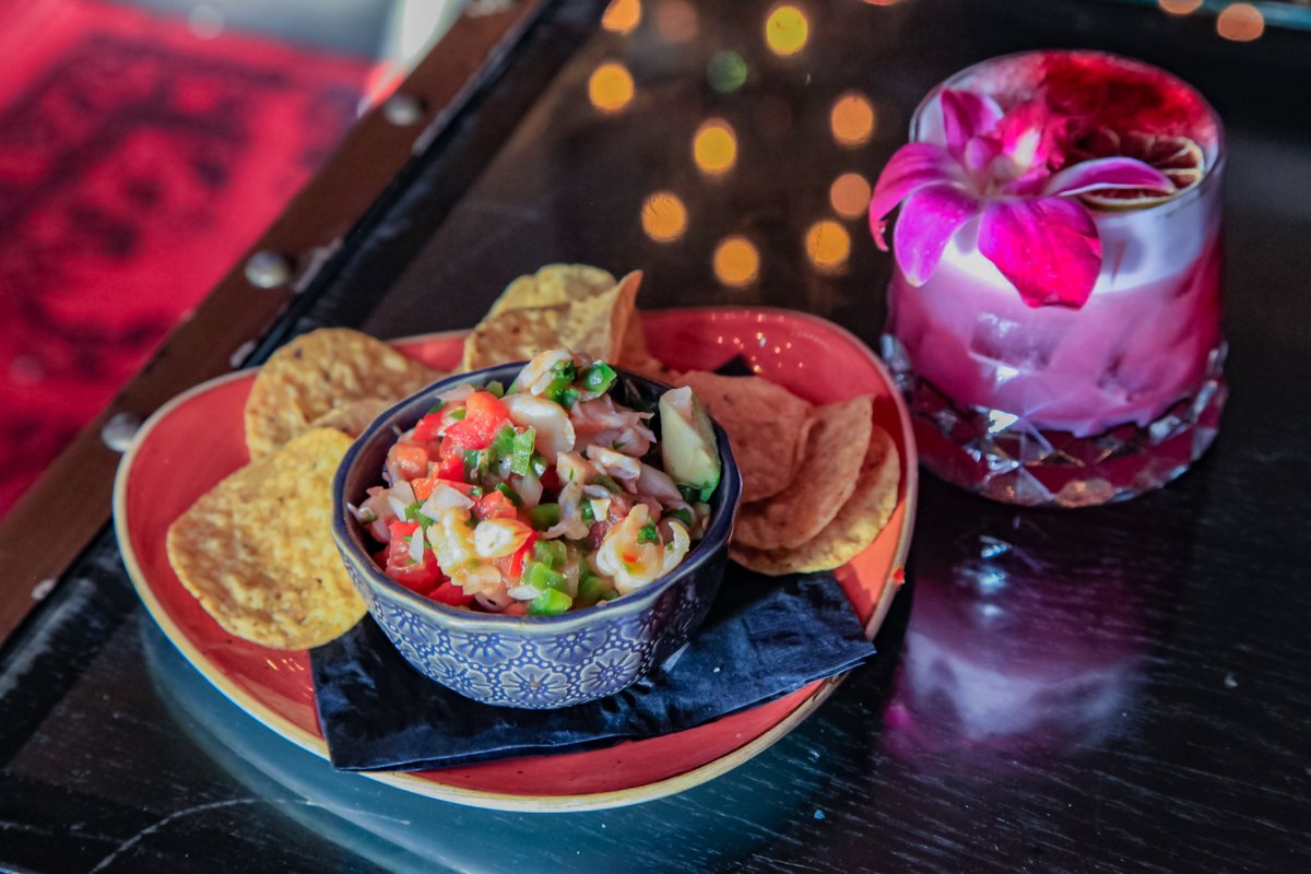 BarbarossaSF's tweet photo. Waiting for that post-work cocktail and snack? We're here for ya! 😉 https://t.co/deG4DdNMGN