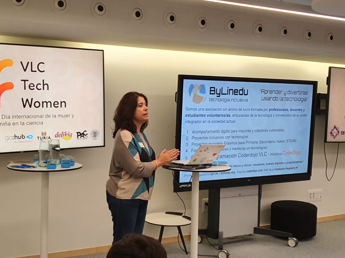 CoderDojoVLC's tweet image. Asi ha presentado @celiaruizflores nuestro @CoderDojoVLC en #VLCTechWomen. Esta tarde lo celebraremos junt@s en #VLCTechWomen 

@coderdojo #CoderDojoGirls
#ByLineduEsUnaActitud