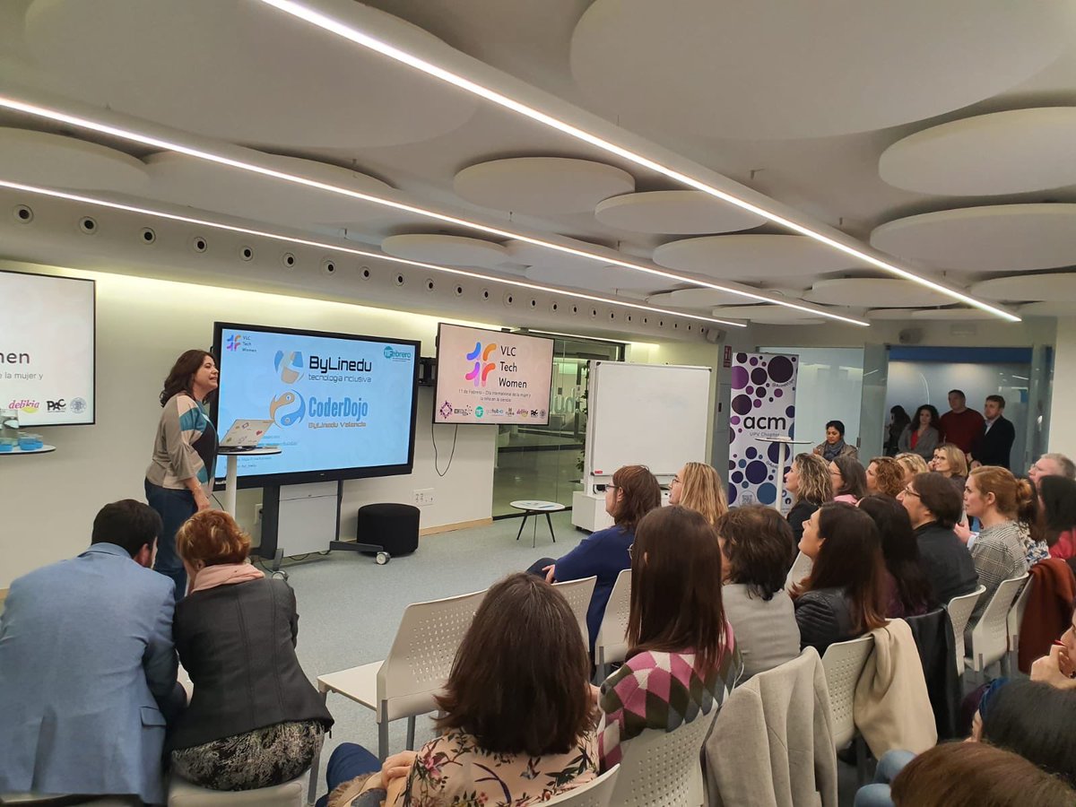 CoderDojoVLC's tweet image. Asi ha presentado @celiaruizflores nuestro @CoderDojoVLC en #VLCTechWomen. Esta tarde lo celebraremos junt@s en #VLCTechWomen 

@coderdojo #CoderDojoGirls
#ByLineduEsUnaActitud