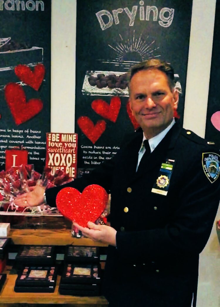 TommyBayiokos's tweet photo. Luckily, my sister Sia manages #ChocolateWorks on Montague  Street neat our set on location..😌👨🏻‍✈️ #Perks #OrganicChocolate #TommyBayiokos #ValentinesDay  #NYPD #ACopsCop #TV https://t.co/qjYnNrlYoB