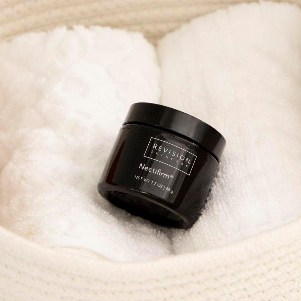 goldskincare's tweet photo. Want to see your tech neck fade? Then our original Nectifirm® is perfect for you. In our clinical studies subjects saw a decrease in the look of fine lines and wrinkles on the neck after using #Nectifirm® for 7 weeks in the AM & PM. https://t.co/jkwX6Ff9lg