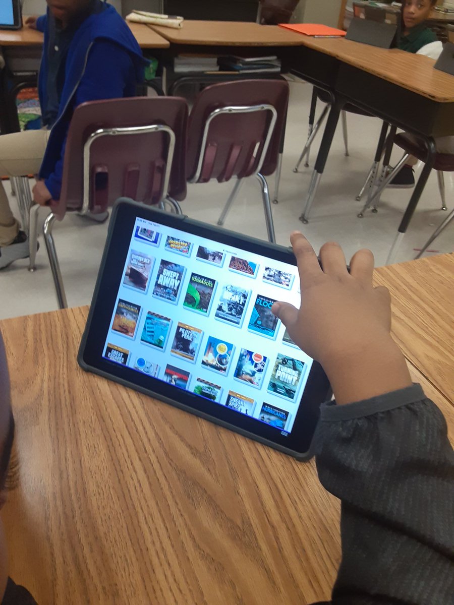 Pressleyteach's tweet photo. Mr. Walford's class enjoying all the books on  @myONreader. Growing readers one day at a time @APSDeerwood. #LexileMatters @mrsmediamaven https://t.co/z0XVUYafrD