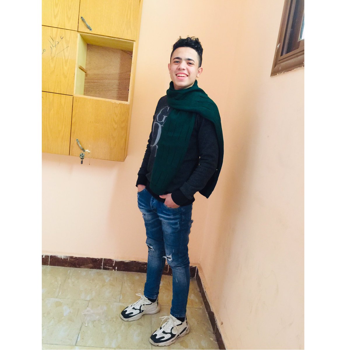 mohamedfadeel16's tweet photo. *— سامحونا لو كنا قولنا في حقكوا كلمتين حلووين مكناش لسه نعرفكوا كويس والله :")*🌚🌚 https://t.co/krA3NogHt7