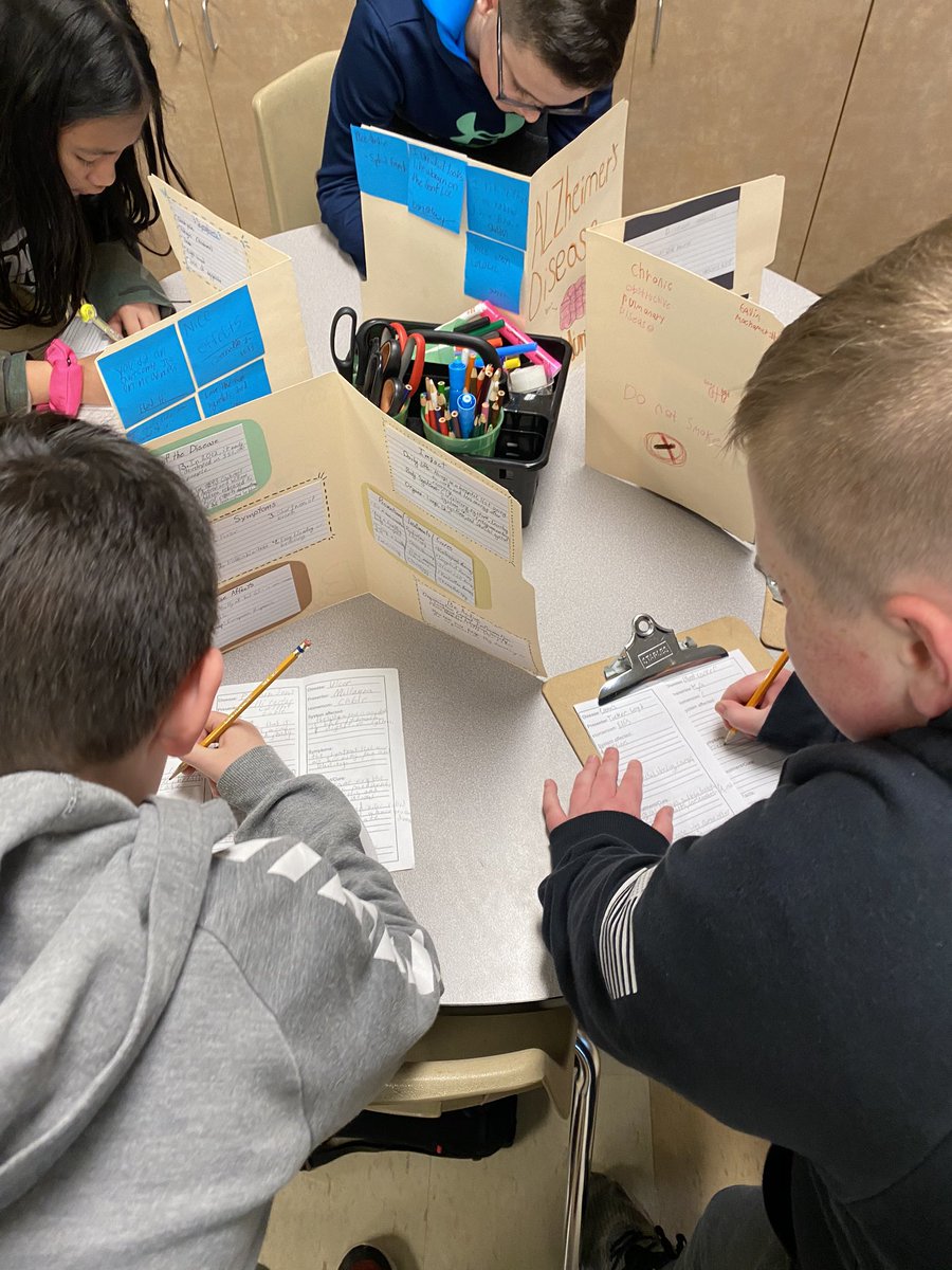 melcederblom's tweet photo. Sharing our research and learning with other 5th graders! #PBL #curriculum @officialSPS @WilsonsCreekInt @DrKarynChristy https://t.co/2mtHpYLG5C