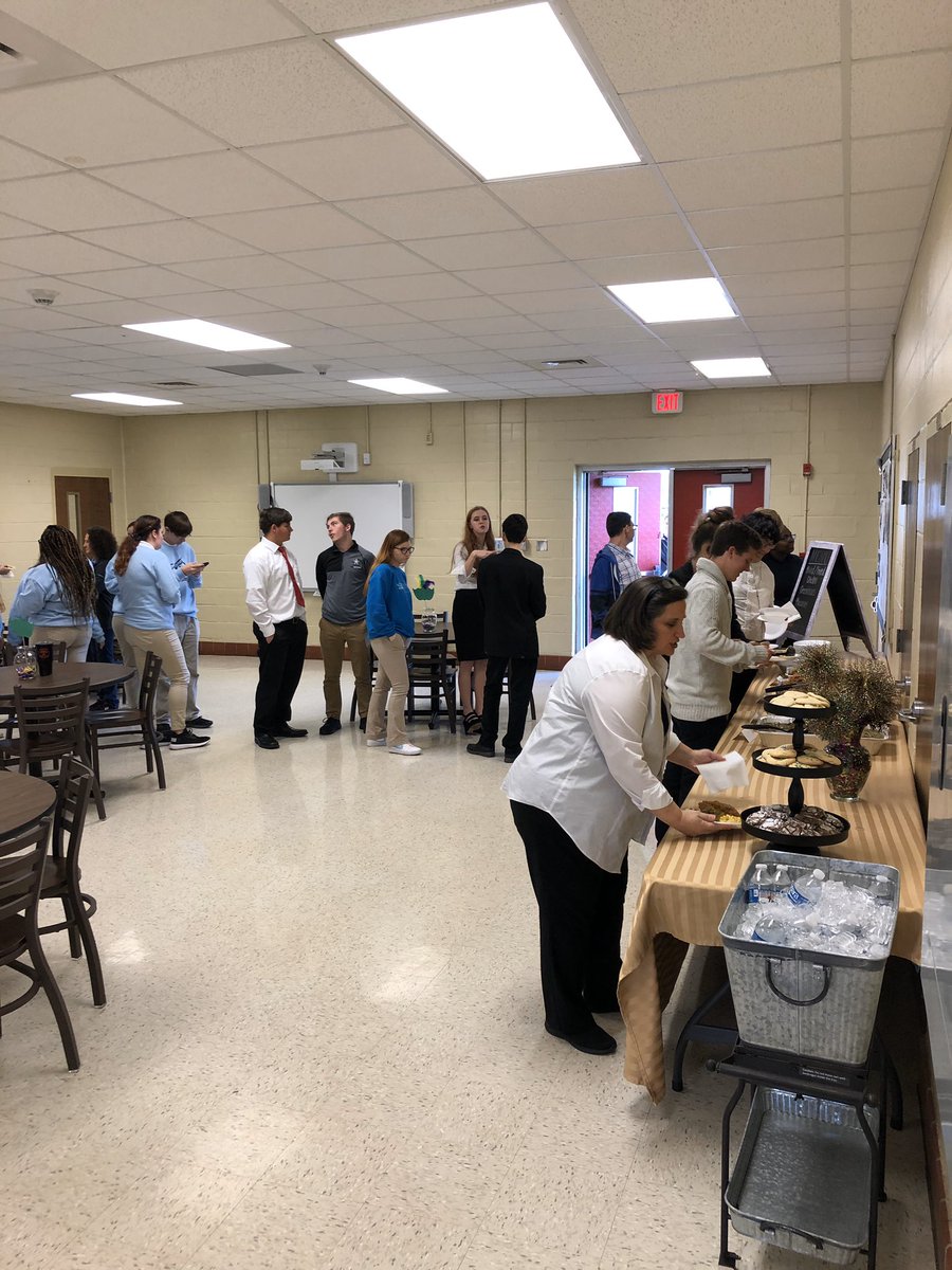 CitronelleT's tweet photo. Today Mrs. Weaver and her Culinary Arts students prepared lunch for the Hi-Q team’s home match. We enjoyed hosting MGM and Theodore High Schools! #CCATrocks #wildcatnation #learningleading https://t.co/aJziv1wynZ