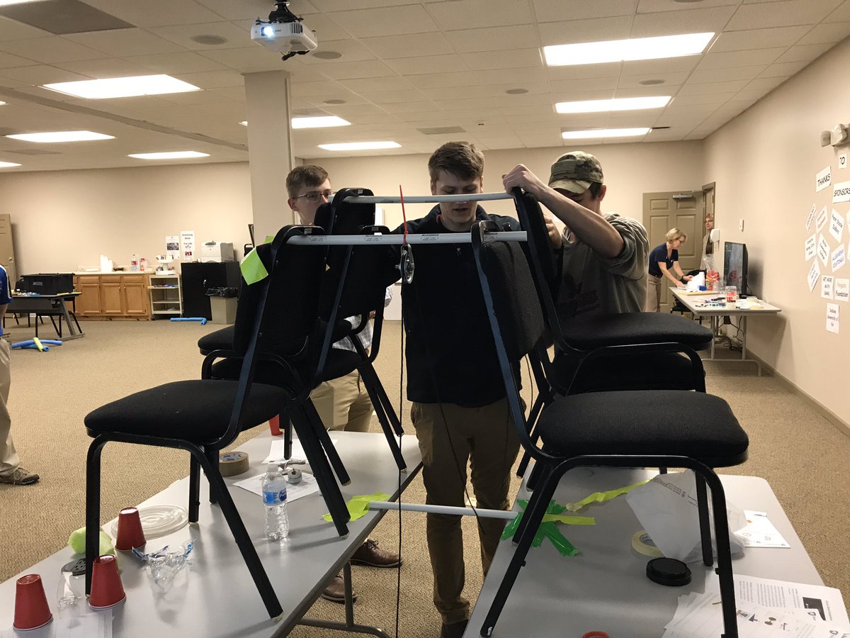 kswboyles's tweet photo. Thank you @PA4H STEM team for partnering with @riverviewiu6 and bringing a preview of your Engineer Design Challenge to our regional #GovsSTEMcomp teams! w/ @ACValleySD @OilCityHS @DASDBeavers and @ValleyGroveSD #STEMinPA https://t.co/uQFSS4MNpb
