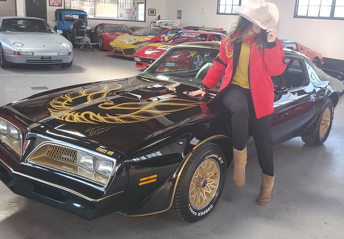 ferrarisonline's tweet image. Hey @coorslight look what got! Burt Reynolds Pontiac Trans am. We are making a youtube video on it. Can you guys spare a coors truck? Or some coors. Videos make us thirsty..
DM or email me at Colleen@ferraris-online.com

#transamsofinstagram #beer #coors #coorslight #coorsbanquet