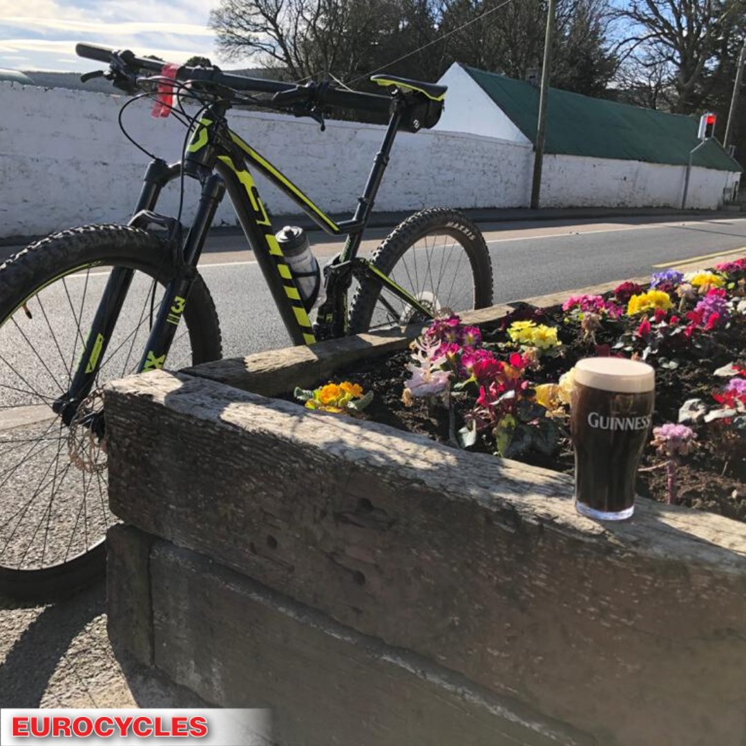 A touristic stop. The pint is the giveaway.

#TriviaTuesday