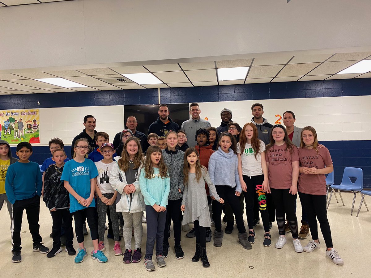 LUMensBball's tweet photo. We had a great visit at @FMTFalcons this morning! So many great questions from their students! #OneRoar #PlayHard https://t.co/4ImzZQq95b