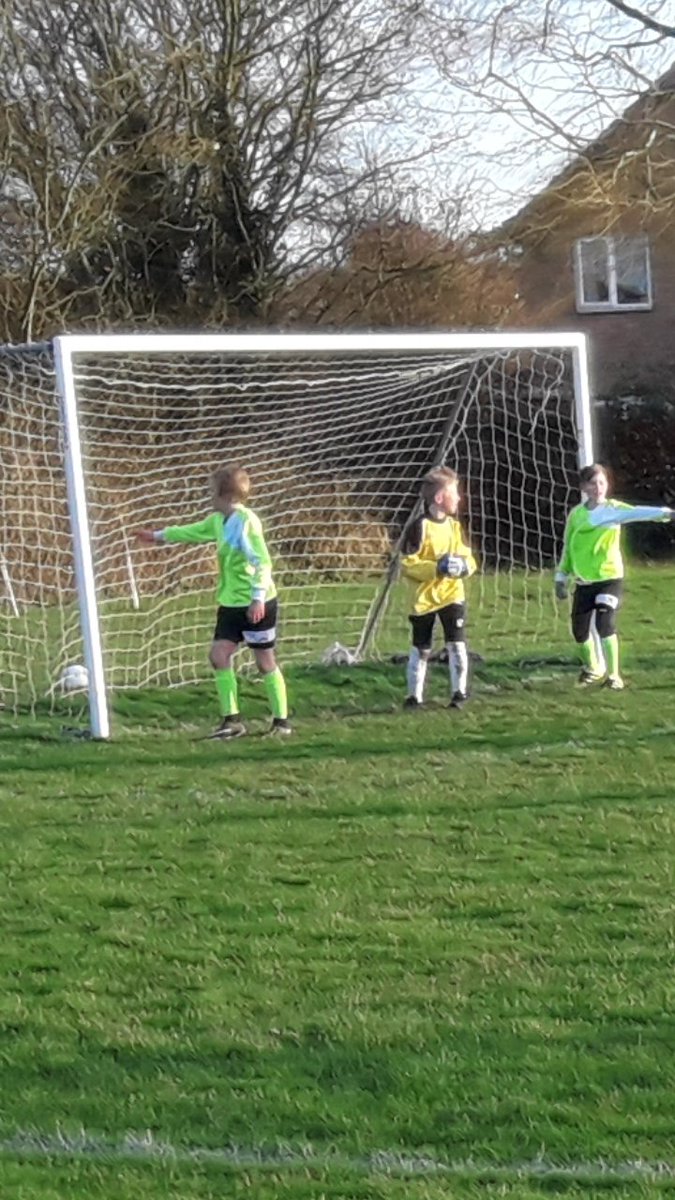 Well done to both our Under 11's and Under 10's football teams who took on Ashleigh Primary in a wind-swept double-header today. You couldn't wish for a fairer outcome than one win for each school! Congratulations to all involved.