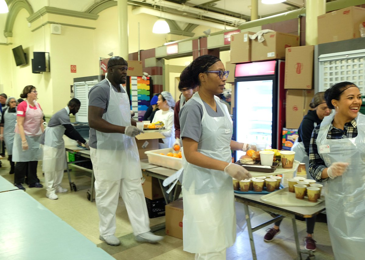 Sunday's Welcome table was so lively and full of love thanks to our volunteers, staff, and coordinators 🥰 Have a great week everybody and we look forward to seeing you again this Sunday!! #volunteer #volunteernyc #soupkitchen #nonprofit