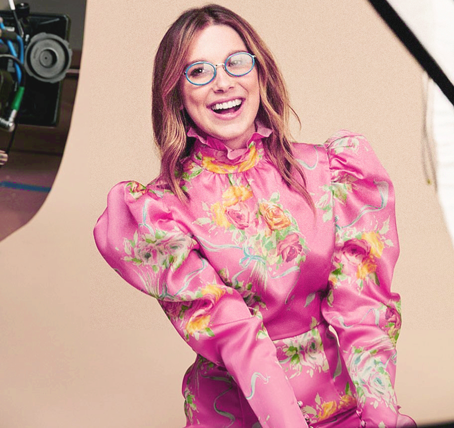 ⠀        ⠀

 ⠀ ⠀         Un cielo azul de estrellas
              brillando en la inmensidad;
                  un pájaro enamorado
                 cantando en el forestal;
               por ambiente los aromas
                   del jardín y el azahar.