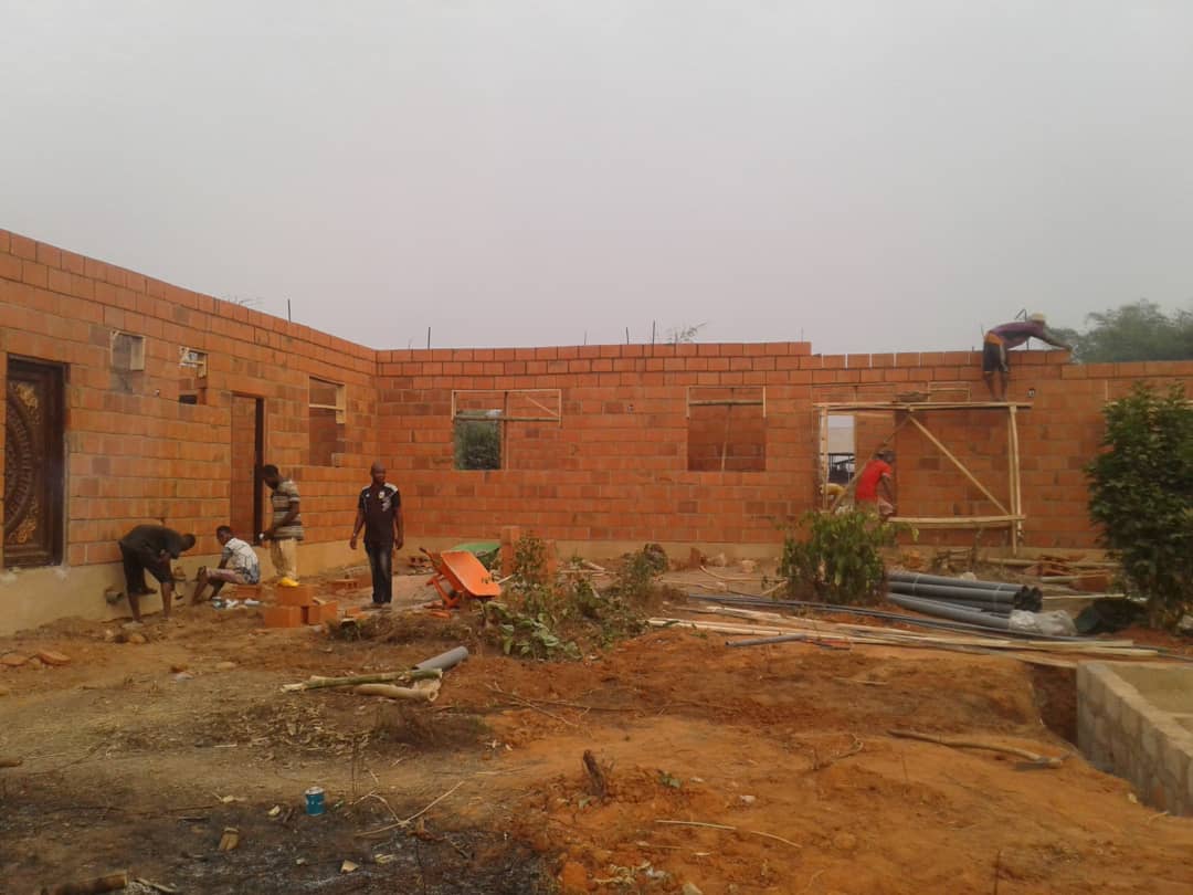 GrowEdoAgri's tweet photo. The hostel is coming on at pace  it's really taking shape -as we build our #agripreneur community. This is so positive offering hope for our #youth - #llLifeBeforeDeath #endslavery @FrEvaristus @Dr_RJByrne @SallyAxworthy @DFIDNigeria @RC_Southwark @HCThompson001 @DarrenWelchDFID https://t.co/Y5KKWe67CT