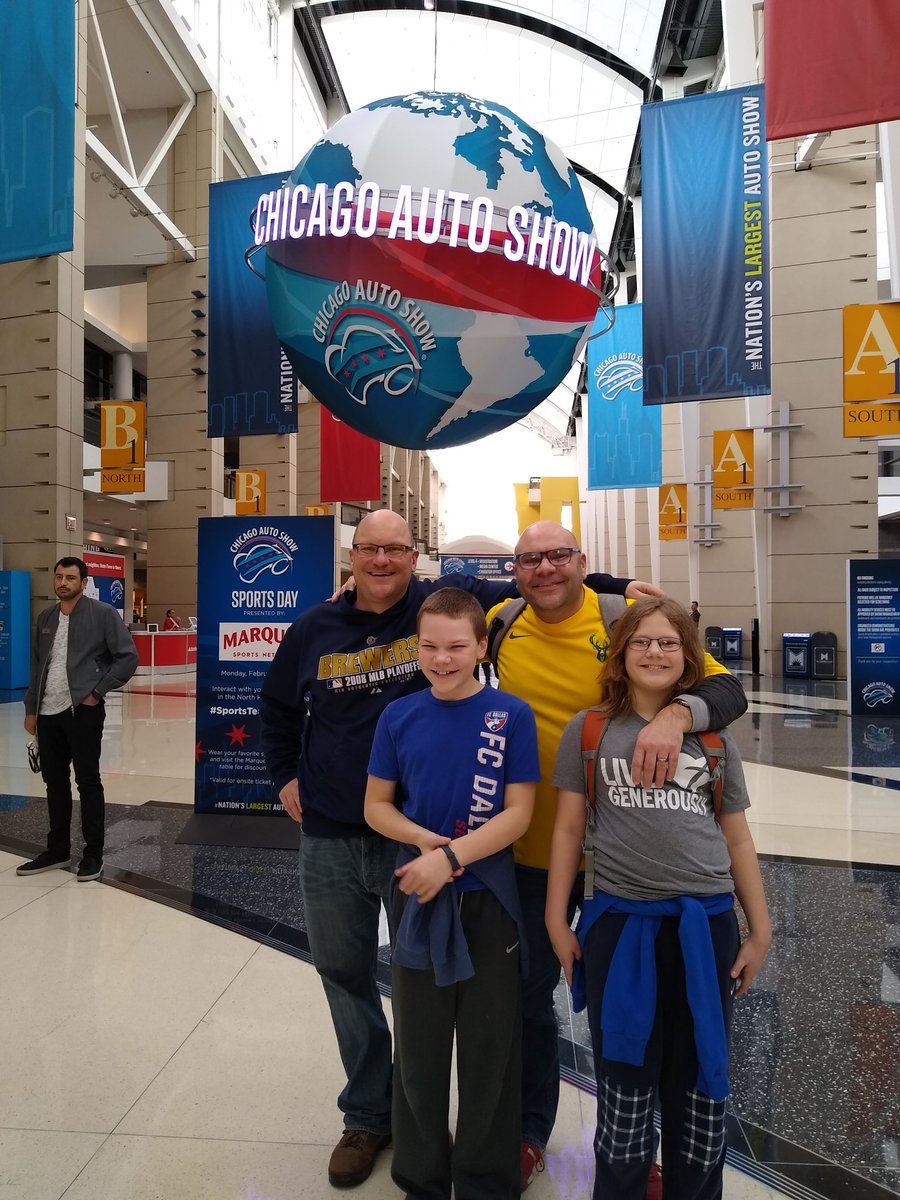natejaschob's tweet image. @hanktherobot I figured I&apos;d tag you here as it would make my brother, wife, and sons laugh. Thanks for a fun noon show yesterday at #CAS2020 and thanks to @ChiAutoShow for another great time. Regards...the dude in the yellow shirt