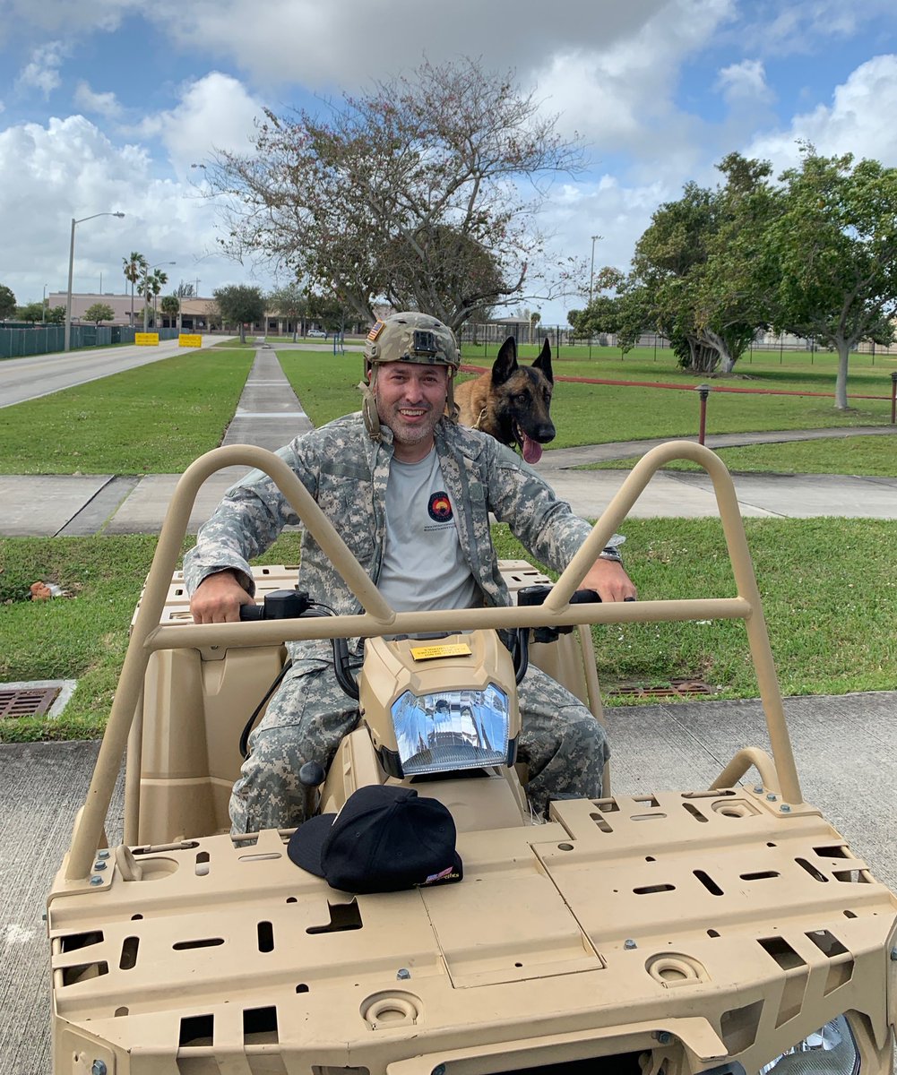 usarec's tweet image. Flying high with higher education, the @studentvets jumped with the @ArmyGK this afternoon and took part in the #ArmyChallenge. Did you know student #veterans have higher GPAs, higher graduation rates and higher pay? #MyArmyExperience #ArmyEducation #HireVets @OperationWetVet