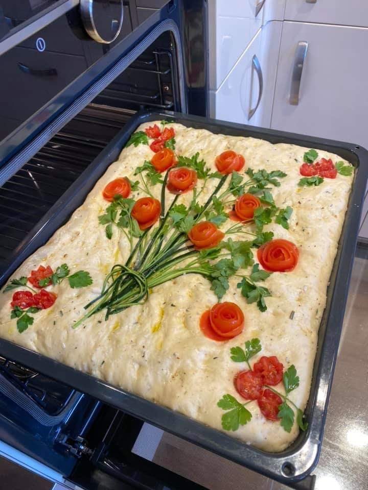 mamagreeen's tweet photo. I need gal pals to drink wine with and make pretty food like this just to devour it in .5 seconds https://t.co/VJFcCE5wO4
