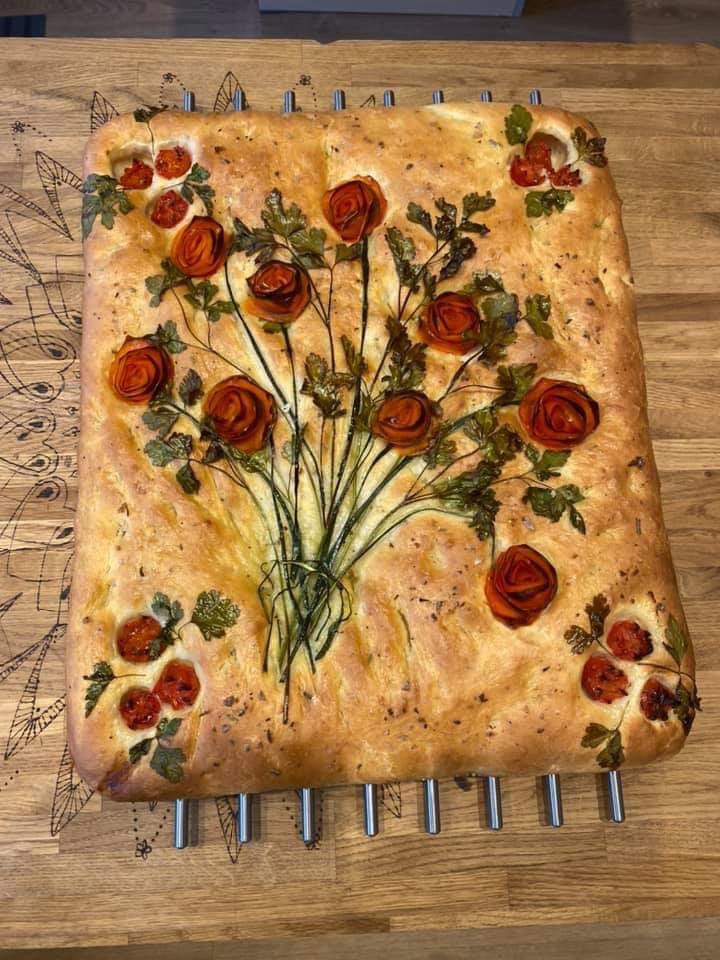 mamagreeen's tweet photo. I need gal pals to drink wine with and make pretty food like this just to devour it in .5 seconds https://t.co/VJFcCE5wO4