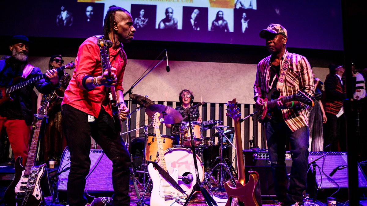 LincolnCenter's tweet image. "He was magical. He was undaunted. He was connected to the spiraling galaxies many miles above our heads, where he has sadly, &amp;amp; unexpectedly, returned."  —Vernon Reid (@vurnt22)

We mourn the loss of Ronny Drayton, who was a regular @LCAtrium. He will be sincerely missed!