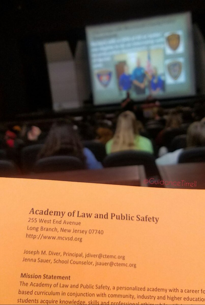 GuidanceTirrell's tweet image. Students hearing about the many, varied vocational opportunities from Monmouth County Vocational School District. Applications are due by 3/22! apply.mcvsd.org/apply/
@rbrhs @RBR_Counseling #mcvsd #sharedtime #options