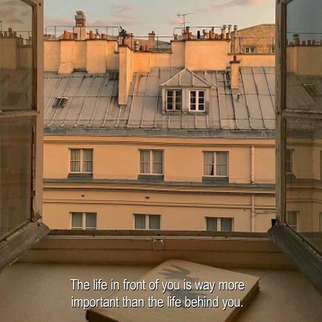 the life ahead > the life behind. look up, look forward, dive in. ⠀
⠀
#gobehere⠀
⠀
rg <a href="/razzledesigns/">RazzleDesigns</a> ift.tt/3bwPfiP