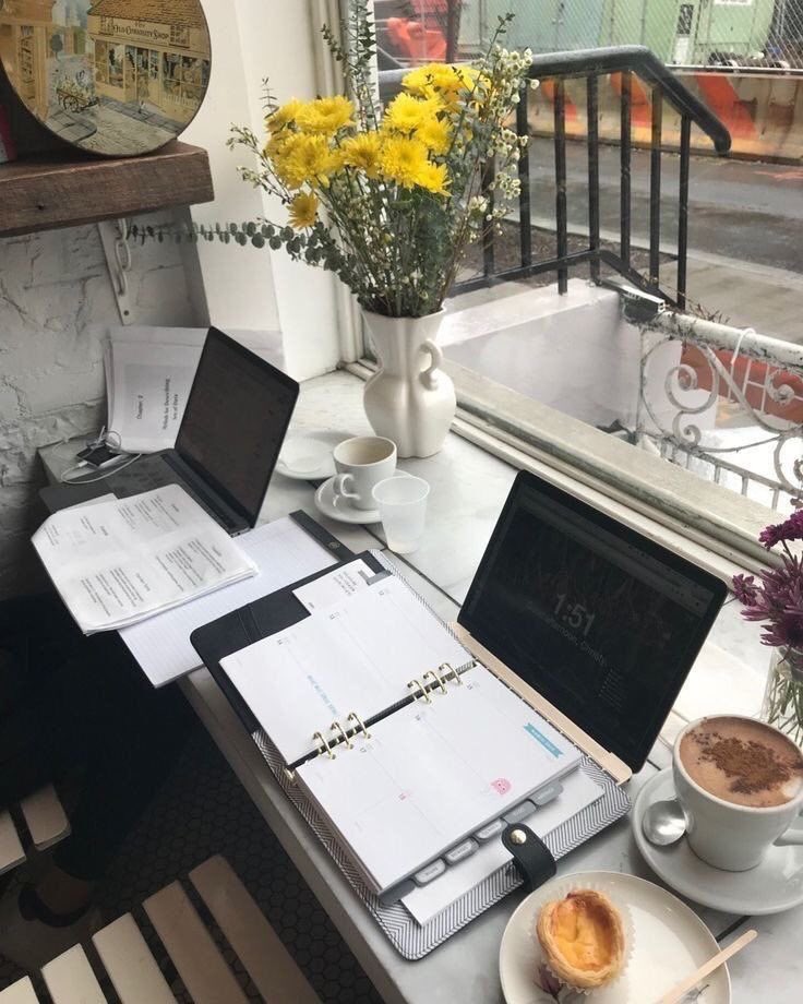 margielamilk's tweet image. in light of people calling mood boards unrealistic, here’s a study mood board to motivate you to ace your exams and finishing your readings on time! may we all have a productive week ahead 🕊