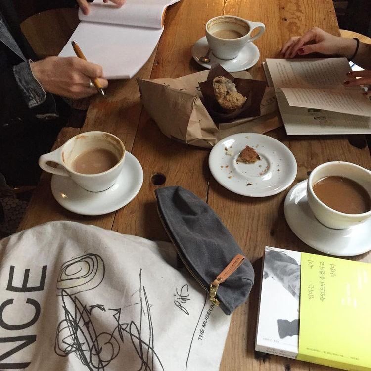 margielamilk's tweet image. in light of people calling mood boards unrealistic, here’s a study mood board to motivate you to ace your exams and finishing your readings on time! may we all have a productive week ahead 🕊