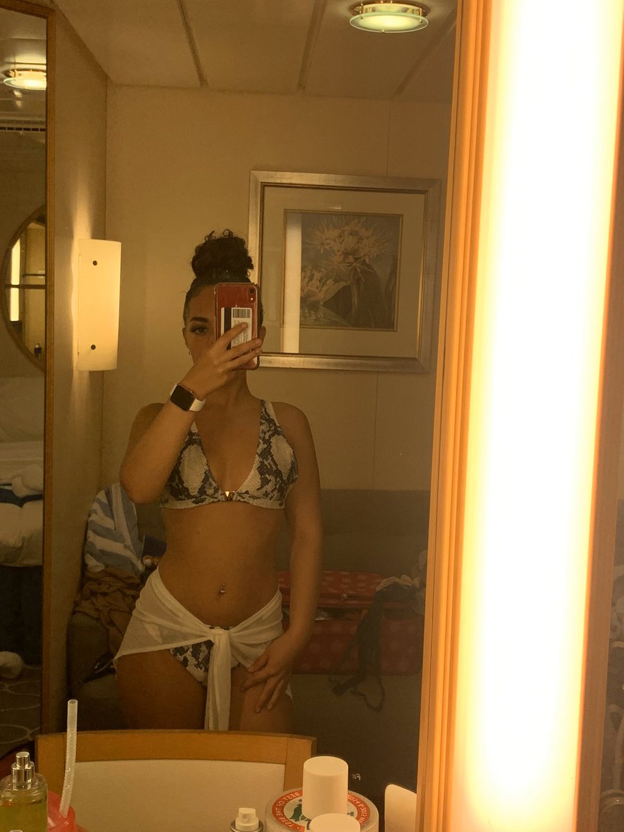 ARodriguez090's tweet photo. Old to me, new to you but @Iconswim has the best bathing suits💜🔥💜🔥 https://t.co/4NcGTopnlz