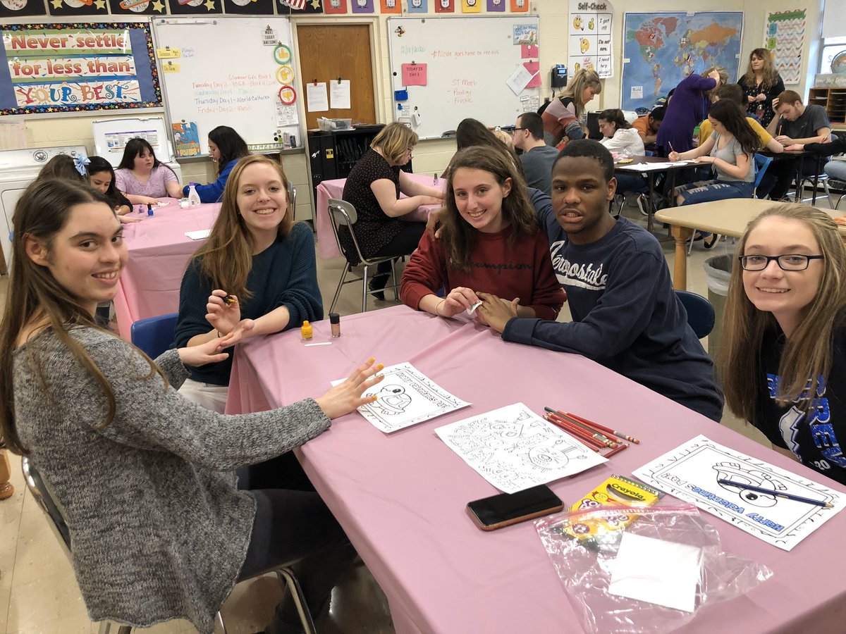 WHGlamourGals's tweet photo. 10 of our very own GlamourGals brought some love into our special needs class today! Providing manicures, makeovers, and fun activities💗 Spreading love and joy for Galentines day💗💗 @WHRHighSchool @GlamourGals https://t.co/PZPIAo5OCS