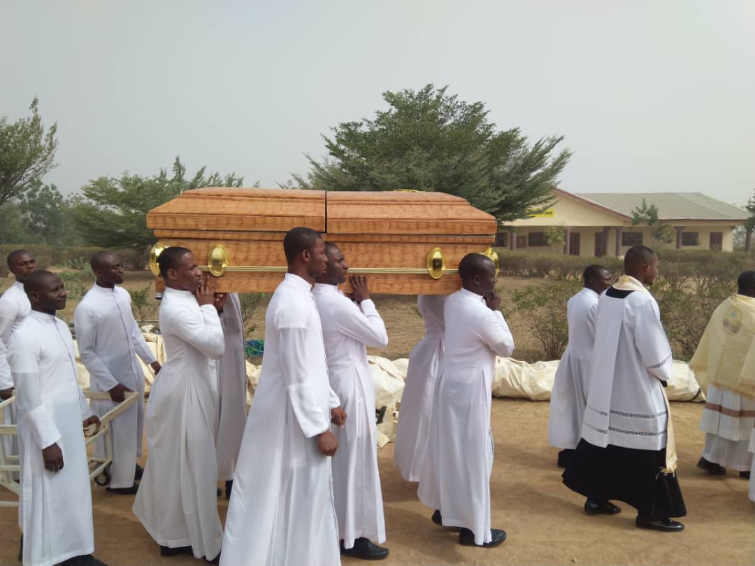 thecableng's tweet photo. PHOTOS: Murdered seminarian buried in #Kaduna | TheCable https://t.co/hJPPmFHKra https://t.co/8lqtF9KVS6