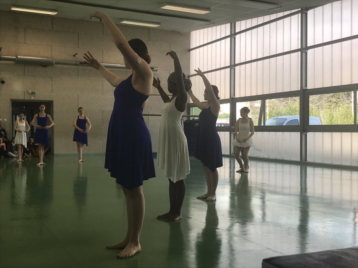 ClasseChad's tweet photo. Pari réussi samedi matin pour les portes ouvertes des classes CHAD du collège genevoix : 80 personnes étaient venues assister à un beau spectacle suivi d un café dialogue . Merci aux partenaires d avoir répondu présents.@metropoleTPM @VilleDeToulon @AcademieNice https://t.co/FNNBc2zGyV