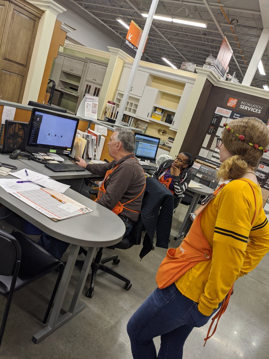 APowell4176's tweet photo. Ed from pro knocking out the Pro focus walk in kitchens! 💪 Way to engage the team! @DebbieShimko1 @orangecrush4176 @RyanDarazio4176 @bgastonthd https://t.co/rRKPqDOGo0