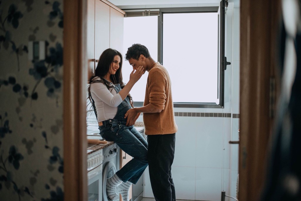 ¡Hogar dulce hogar! 💜 Estamos aquí para ayudarte a financiar cualquier etapa. 👪 Encuentra tu #prestamo con #askRobin: ar.askrobin.com 🤖