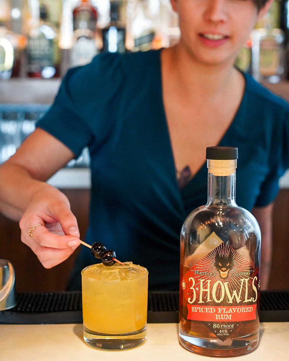 Let Christina warm you up with a rum drink <a href="/CurrantBistro/">CurrantBistro</a>!🍹 #3Howls