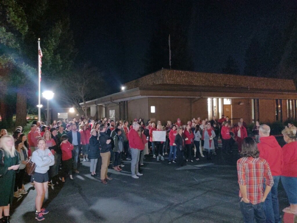 SRVEA's tweet photo. SRVEA members rally at the board meeting b/c our students deserve the best!

Management's last "best" offer included *larger* class sizes in elementary and *higher* caseloads for psychologists.

Literally, the opposite of what's best #forourstudents 😡 https://t.co/OIhprnHMb4