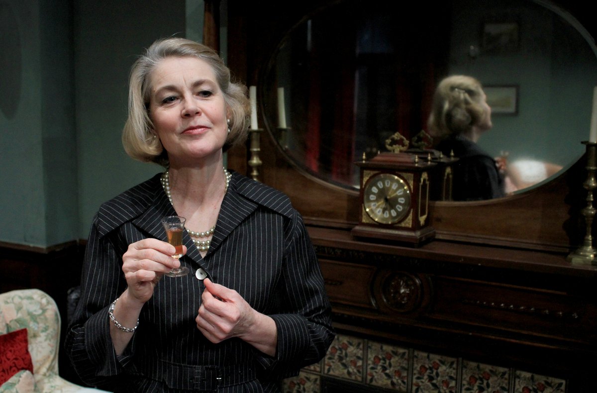 AWeltch's tweet photo. 'Classic Christie, presented in the classic style – an absolutely top-notch, head-scratching puzzle of a mystery, expertly staged and brilliantly performed': my review of #AMurderIsAnnounced which opened at @New_Theatre tonight https://t.co/MmpzFlD3JZ #theatre #theater #review https://t.co/1u5U9l4sA5