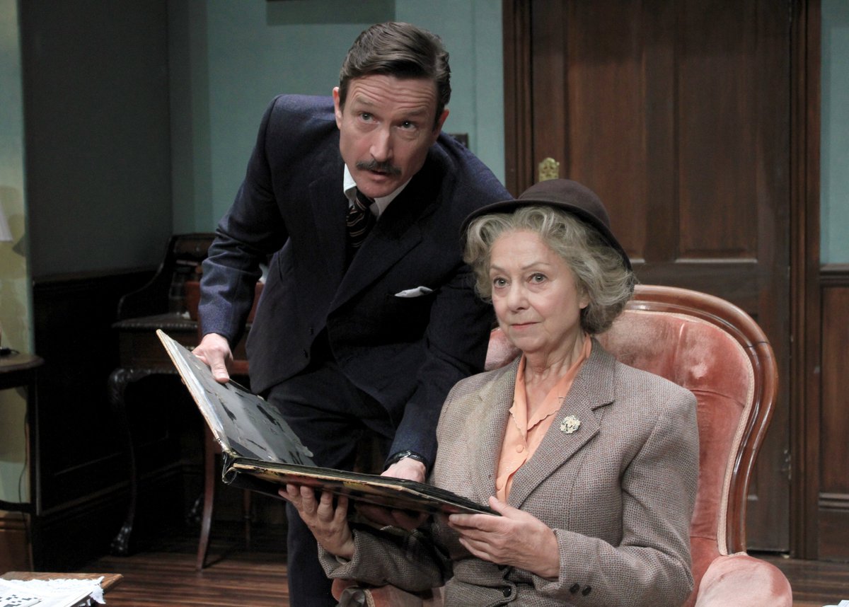 AWeltch's tweet photo. 'Classic Christie, presented in the classic style – an absolutely top-notch, head-scratching puzzle of a mystery, expertly staged and brilliantly performed': my review of #AMurderIsAnnounced which opened at @New_Theatre tonight https://t.co/MmpzFlD3JZ #theatre #theater #review https://t.co/1u5U9l4sA5