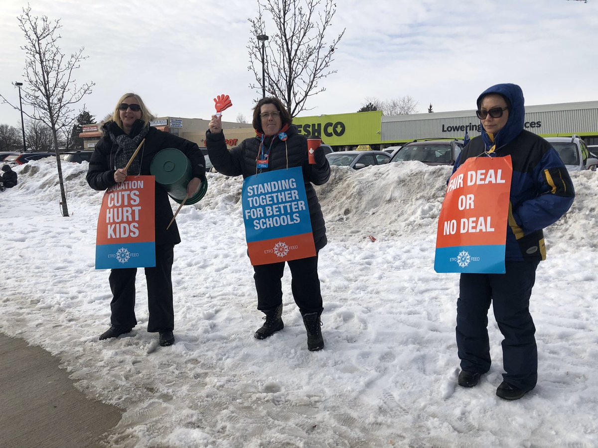 CharmaneDenise's tweet photo. This afternoon, in Brampton @ETFOPeel members are on #ETFOstrike in defence of their students &amp; public education #ETFOEducators #ETFOStrong #CutsHurtKids #onted #ontlab #ETFO @thehoffmobile @fordnation @Sflecce @etfopresident https://t.co/VwXVk5e5mh