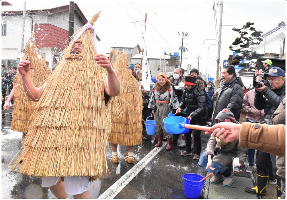 Mulboyne's tweet image. Hard to be certain which ones under all that straw, but some of the 34 kasedori taking part in yesterday's festival in Yamagata were foreigners. mainichi.jp/articles/20200…