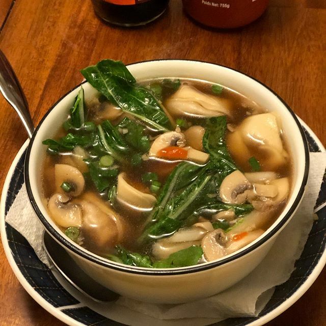 GrantPlata's tweet photo. Tuesday night means the wife has volleyball, which means light and quick. So why not try wonton soup with mushrooms and bok choy. Little sriracha to light the fire. Not too bad. @beemarie84 #wontonsoup #wheresthebread #tomorrowsbreakfast https://t.co/XfzdL09YfL https://t.co/1A2fwRf1Sq