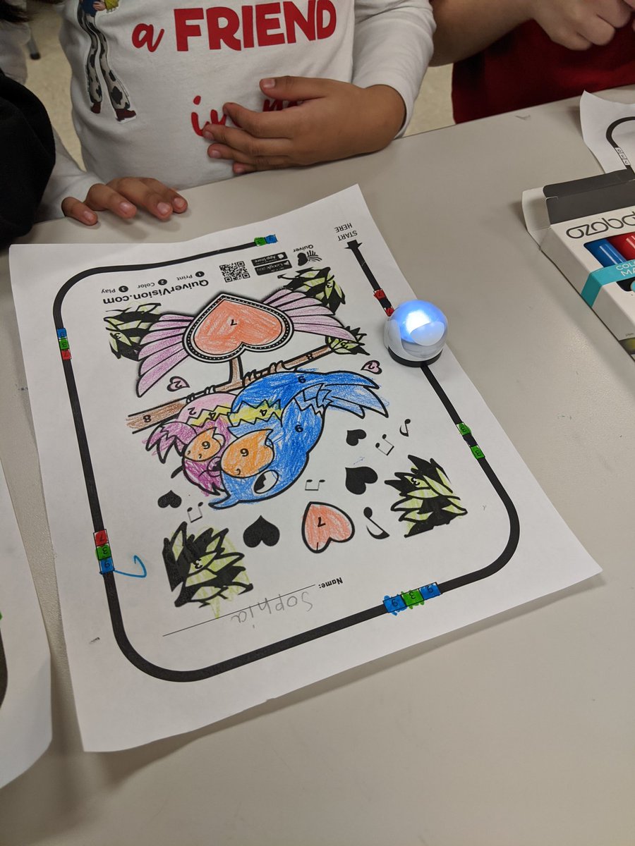 Ocelotscode's tweet image. @Ozobot ➕ @quivervision = Friends having fun!! 👦💗👩💗👦💗👩 #coding108