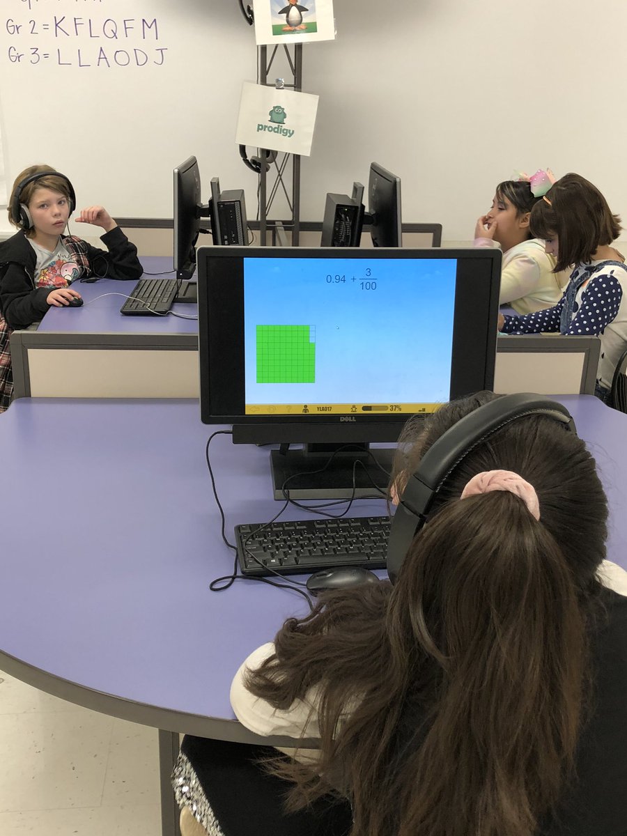 spiles07's tweet photo. Working on place value concerts with @MIND_Research #STMath #lytleisd #lytlebuzz #elpirates #smartlab #math #placevalue https://t.co/2i2i4Zn9Wn