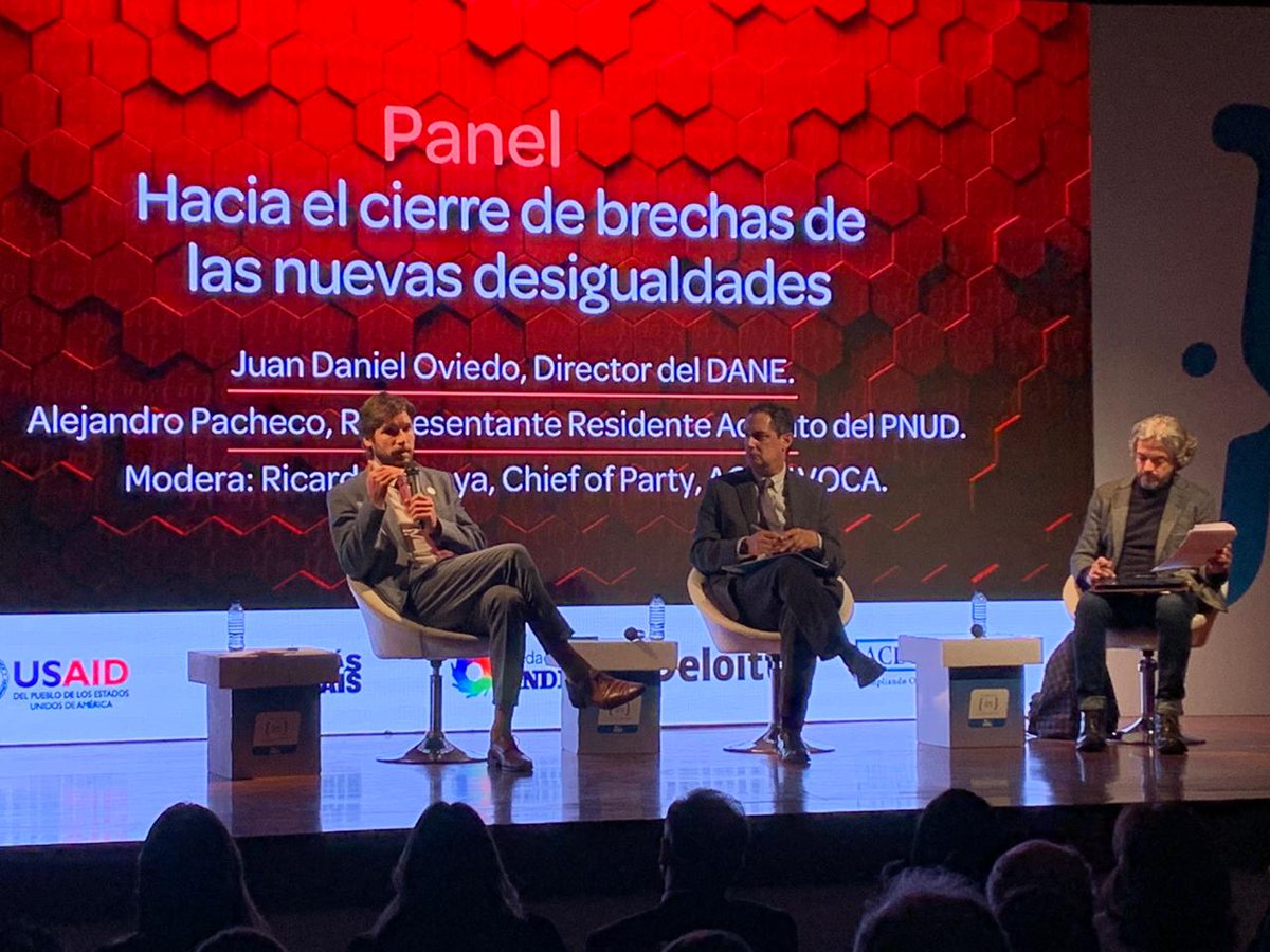 PnudColombia's tweet photo. @alej_pacheco Representante Residente Adjunto de @PnudColombia participa en el panel "Hacia el cierre de brechas de las nuevas desigualdades" hablando del #IDH2019 en el marco de la entrega del #SelloEmpresaIncluyente de @ANDI_Colombia https://t.co/0pevlcxoyr