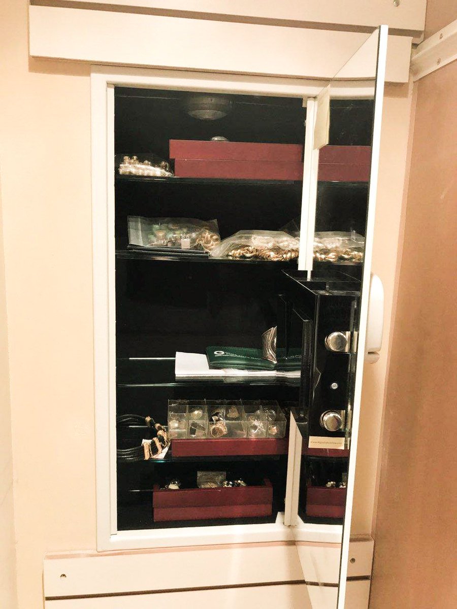 digitalsafes's tweet photo. Did you know that our Diamond Wall Safe is made here in Denver? It is double the size of the smaller safe and has a hidden compartment.
#DenverMade #HomeSecurity #ClosetSafe #WallSafe https://t.co/DuJEBwtyl6
