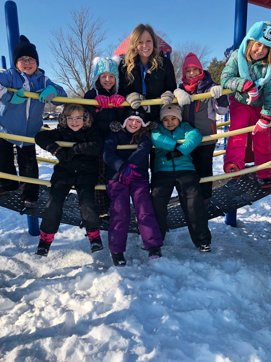 Enjoying all the fluffy snow outside during recess with some of my students today. Work and play is fun <a href="/HawthorneTigers/">Hawthorne Tigers</a>!! #2ndGradeRocks